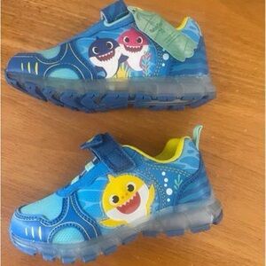 New In Box, Baby Shark Light Up Kids Shoes Size 9 Medium